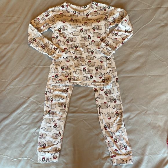 Gap size 5 Christmas pajamas bundle. Three set in great condition. - Picture 6 of 7